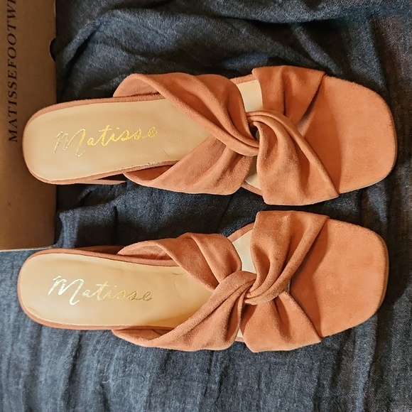 Soft Surroundings Knotted Slide Sandals - sz 7 - Picture 1 of 8